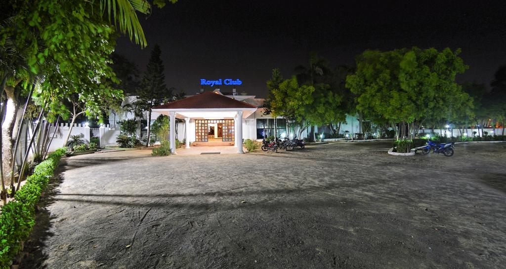 Royal Club Hotel Ченай Екстериор снимка