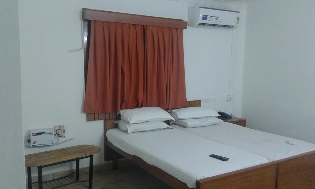 Royal Club Hotel Ченай Екстериор снимка